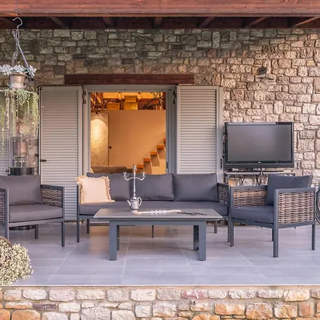 Pietra Akoli Holiday home *