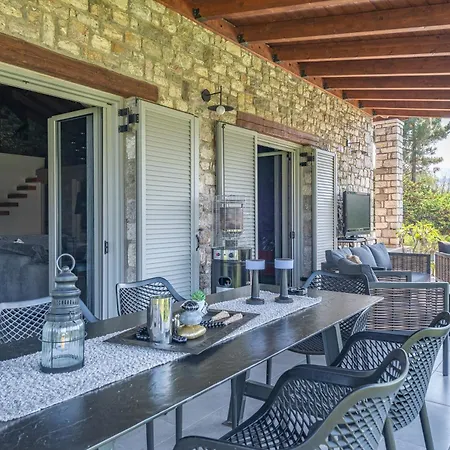 Pietra Akoli Rodhodháfni