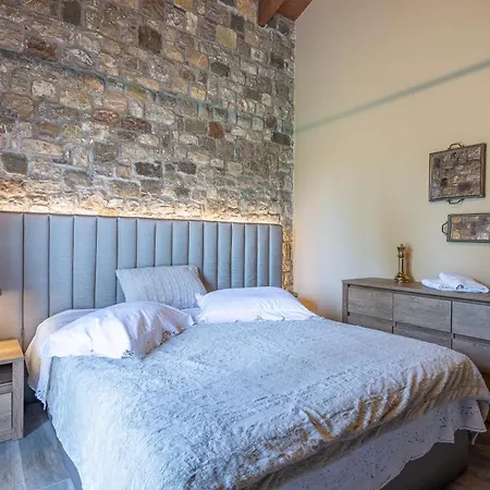 Pietra Akoli Rodhodháfni