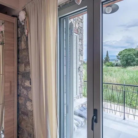 Pietra Akoli * Rodhodhafni