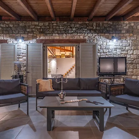 Pietra Akoli Holiday home Rodhodhafni