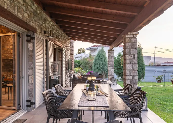 Pietra Akoli Rodhodháfni