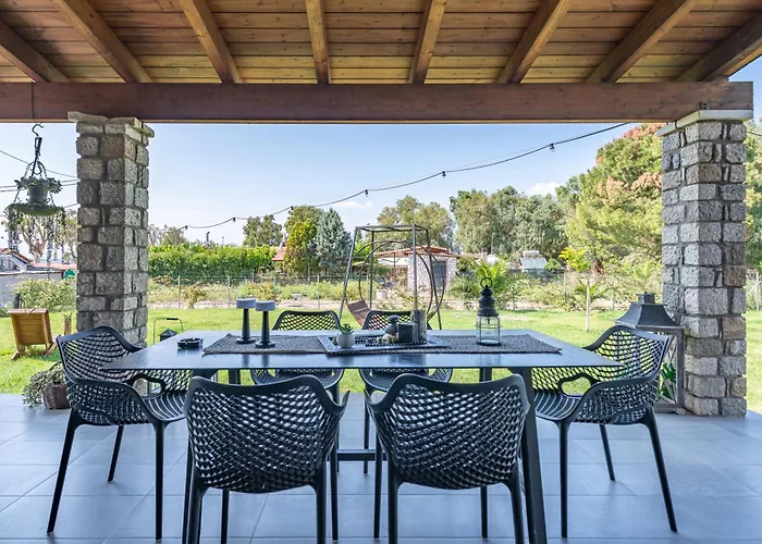 Pietra Akoli Rodhodháfni